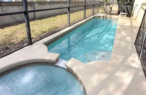 Trafalgar Village Villa | Trafalgar Village 2602