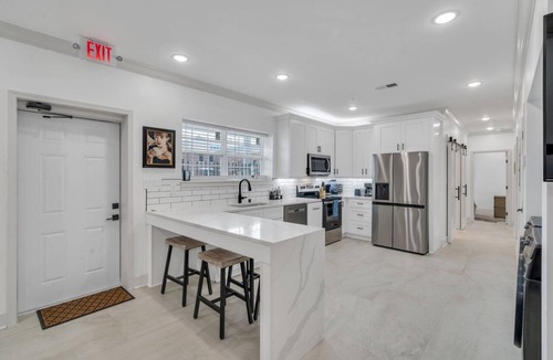 Tulane - Gravier House | Tranquil Escape in NOLA: 3BR, 3BA Mid-City Retreat - Near City Park w/Pool and hot tub