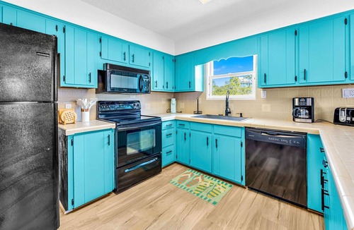 Plantation House | Treetop Oasis – 4 Bedroom | 3 Bath | Sleeps 8