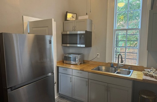 Seventh Ward Apartment | Treme Treasure: 1 Bedroom Apartment W/Shared Pool