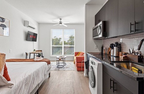 Oak Cliff Apartment | Trendy Bishop Arts | Game Room + Gym + Yoga