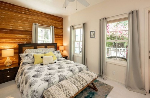 Old Town House | Tropical Breeze Villa - 2 Bedroom + Loft, 2.5 Bathroom HOT TUB OLD TOWN KW