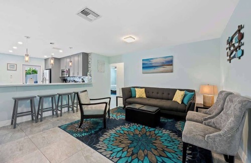 Dania Beach House | Tropical spa! Hot tub, ping pong table, 5min to Beach, airport, & downtown!