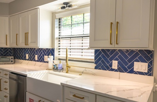 Thomas Drive House | Tropical vibes, Heated Pool, Game Room, Mini Golf, Tiki Hut