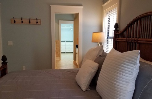 Emerald Waters Village Cottage | Tropical vibes only! 2 pools and short walk to private beach!