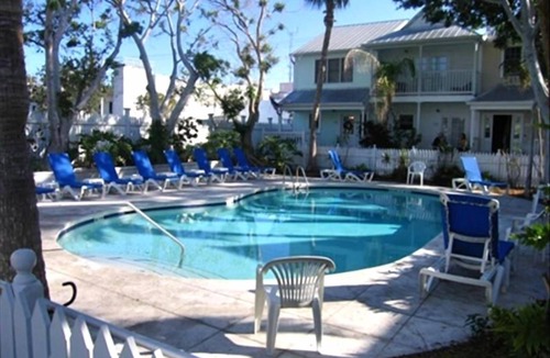 Bahama Village House | Truman Annex: The Plantation SELF CATERING beautifully landscaped rear patio