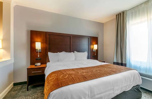 Tupelo Hotel | Tupelo King Suite w/Pool & Gym