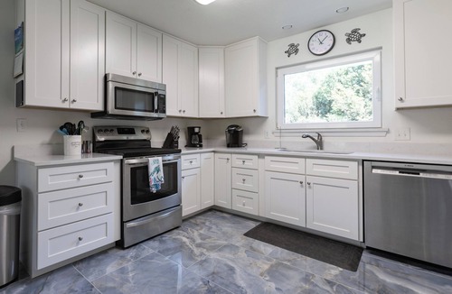 Foley House | Turtle Time Retreat-Close To OWA, Tanger, Hospital! Game Room, Hot Tub!