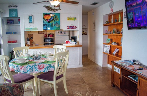 Destin Condo | Turtles Nest Mins to the Beach Family Condo