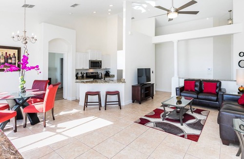 Lake Davenport Estates Villa | Tuscan Hills 3 bed, 2 bath courtyard villa with pool.