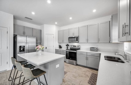 Tampa House | Twin Villa Estate 11BR 2 Pools Sleeps 30+