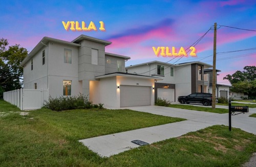 Tampa House | Twin Villa Estate 11BR 2 Pools Sleeps 30+