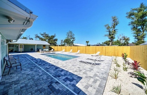 Panama City House | TWISTED TURTLE! 3bed/2bath home with POOL & GAME ROOM in Historic St. Andrews!
