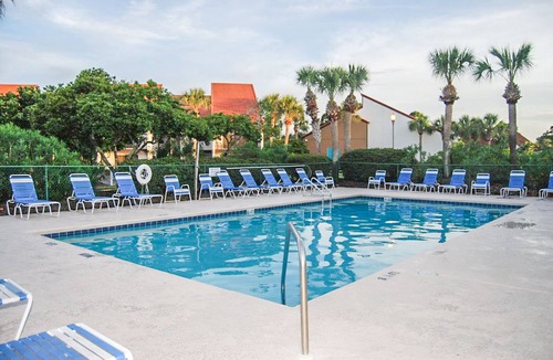 Panama City Beach Condo | Two-level waterfront condo near beach with balcony, patio, pool & hot tub