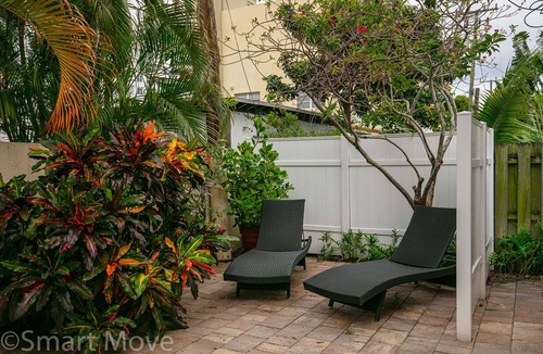 Poinciana Park Apartment | Two palms is a cozy 1 bedroom close to 17th street.