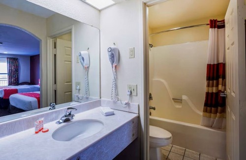 Port Allen Hotel | Two-Queen Room Sanctuary | Family-Friendly Stay Near LSU and Popular Dining Spot