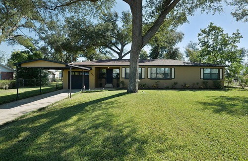 Parker House | Tyndall Rest & Tranquility - Luxury All-Inclusive 2 Bedroom with Full Office!