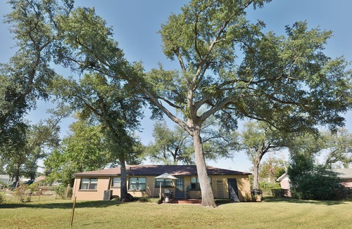 Parker House | Tyndall Rest & Tranquility - Luxury All-Inclusive 2 Bedroom with Full Office!