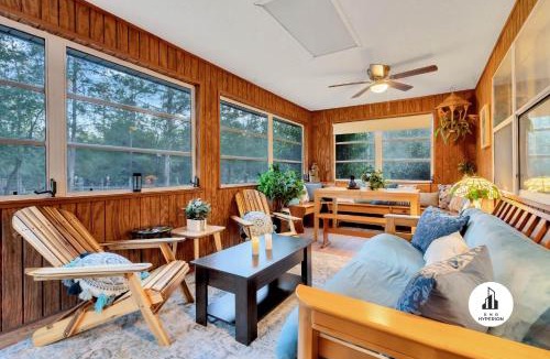 Eustis House | Uhost AI - Get Cozy & Relax! 4BR, 2BA, Hot Tub