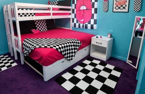 Lone Star House | Ultimate Girls’ Getaway House with Hot Tub, Movie Room & Margarita Machine in Lone Star, Texas