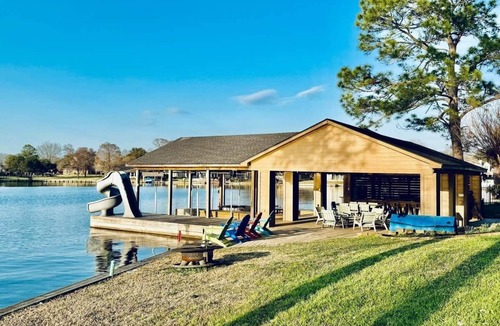 April Sound House | Ultimate Lake Resort Xtravaganza | Lake Conroe | April Sound