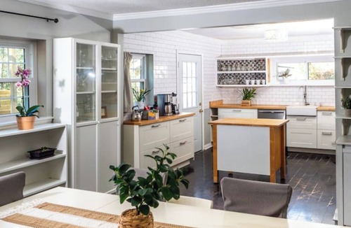 Folsom House | Under the Oaks, 3 BR, 2 King beds, sleeps 6