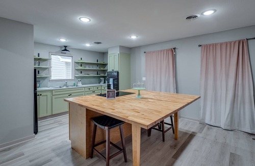 West Monroe House | Unique 3 bedroom Throwback