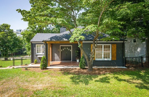 Crestline Heights House | Unique 3BR/3B Magic City Home