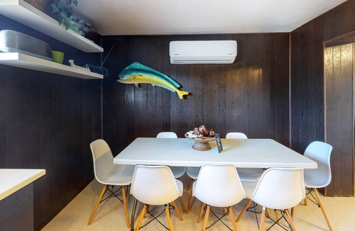 Carrabelle House | Unique getaway by the beach with fast WiFi and central AC - snowbirds welcome