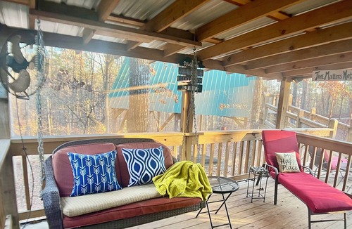 Lineville Cabin | Unique Treehouse-Separate Space for Teens! Fire pit,WIFI,Kayak-300 yds to Lake