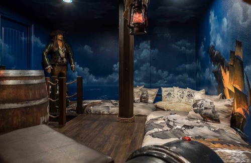West Kissimmee House | Unique Villa with Pirate Themed Bedroom in Encore
