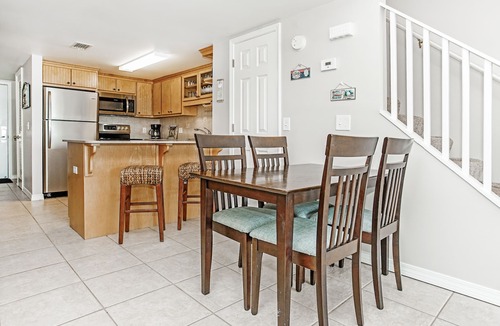 Sunnyside House | UNIT 117! SLEEPS UP TO 5!