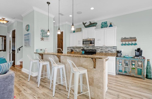 Villages of Crystal Beach House | Unwind w/Resort Style Pool & Beach Trolley