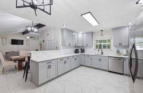 Taylor Landing House | Updated 5 bedroom home w/pool in Talyors Landing