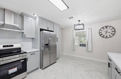 Taylor Landing House | Updated 5 bedroom home w/pool in Talyors Landing