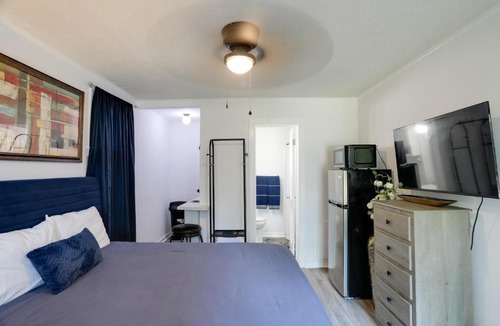 Greenwood Apartment | Updated & Cozy Studio in North Greenwood!
