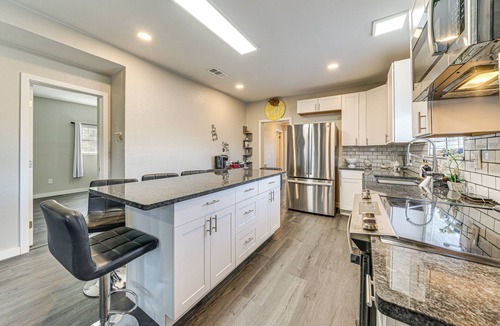 Texarkana House | Updated Home 2 Mi to Downtown Texarkana!
