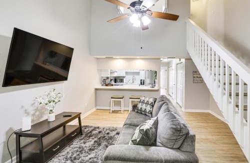 Tallahassee House | Updated Tallahassee Townhome 3 Mi to Downtown!