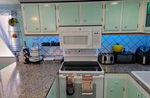 Sunnyside Condo | Upgraded! Family Orientated Penthouse With A View! Many Many Many Amenities!