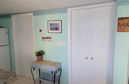 Sunnyside Condo | Upgraded! Family Orientated Penthouse With A View! Many Many Many Amenities!