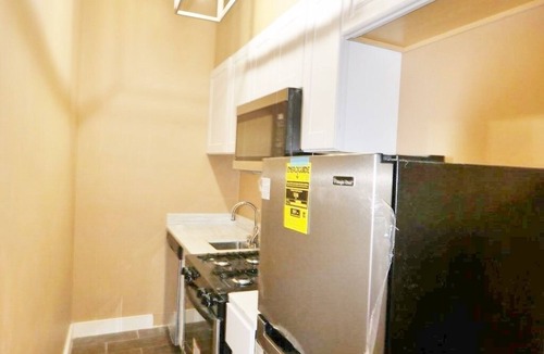 East Riverside Apartment | Uptown 1 block from Magazine St mins from Downtown off street parking