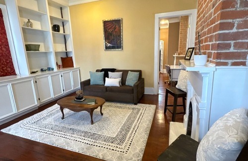 East Riverside Apartment | Uptown 1 block from Magazine St mins from Downtown off street parking