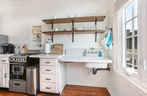 Uptown Historic District House | Uptown Carriage House 900 ft to Magazine & 3 Blocks to Mardi Gras Parade Route