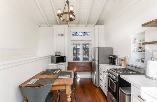 Uptown Historic District House | Uptown Carriage House 900 ft to Magazine & 3 Blocks to Mardi Gras Parade Route