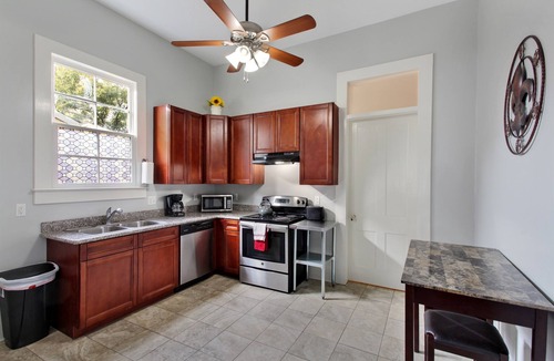 West Riverside House | Uptown Getaway - Stroll to Magazine Street!