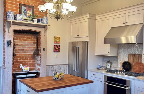 Touro House | UPTOWN HOME, 1/2 block to Magazine St. & steps to St. Charles Ave, SLEEPS 6!
