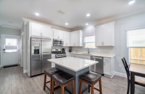 South Pensacola House | Urban Vista & Flat | Family Friendly
