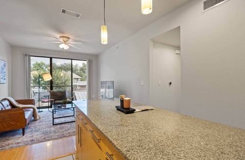 Oak Lawn House | UrbanNest | 2BR Prime Location | 8 mins to AAC