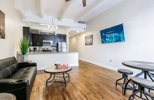 Central Business District Hotel | Hotel ∙ Gorgeous condo in Merchant Lofts by Hosteeva