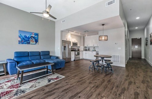 Central Business District Hotel | Hotel ∙ Original Condo with Game Room Near City Hot Spots